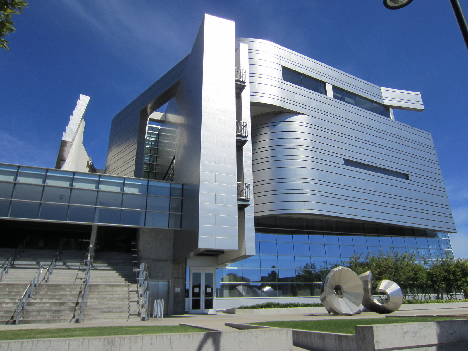 Wayne_L._Morse_United_States_Courthouse,_Eugene,_Oregon_(2012)_-_04